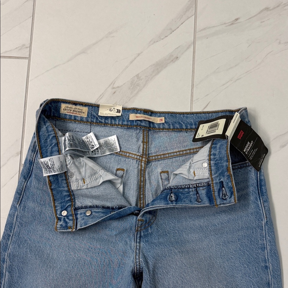 Levi's Wedgie Straight Women's Jeans 28x26 - Picture 2 of 6